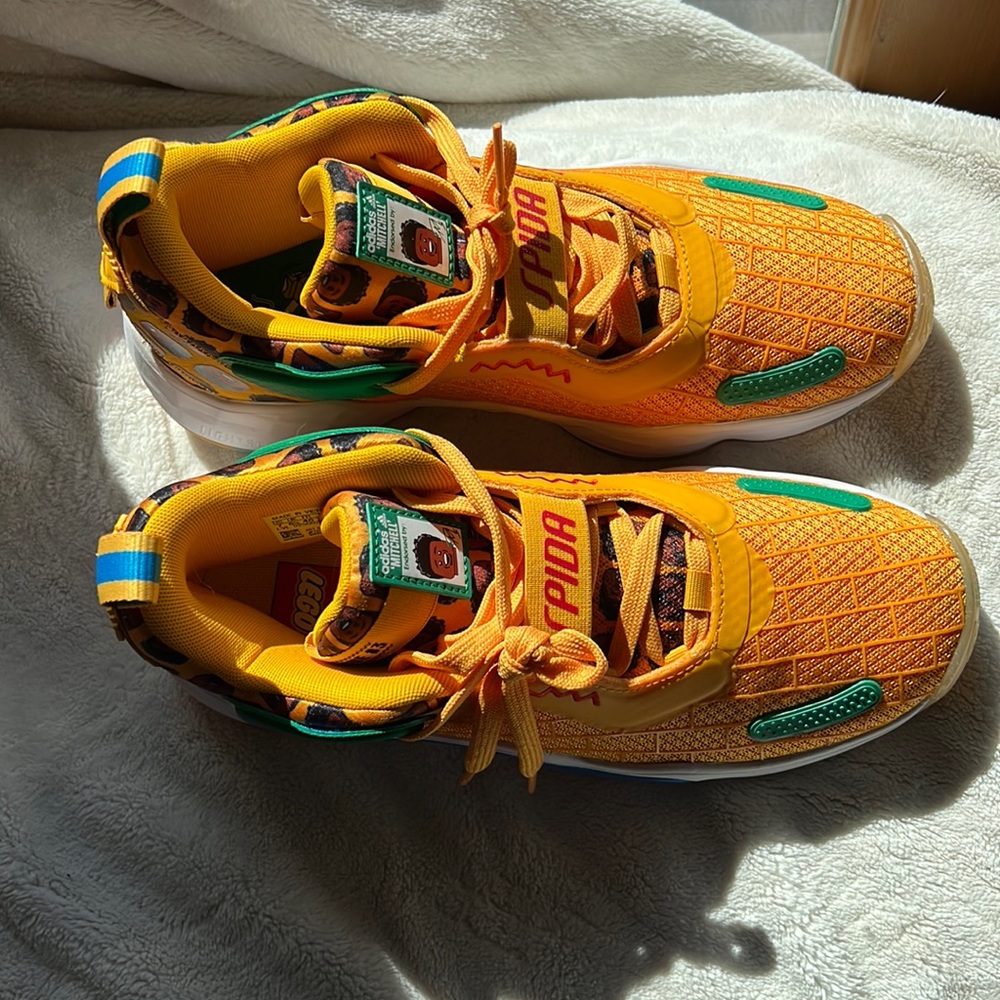 adidas D.O.N. Issue #3
LEGO Yellow Spida